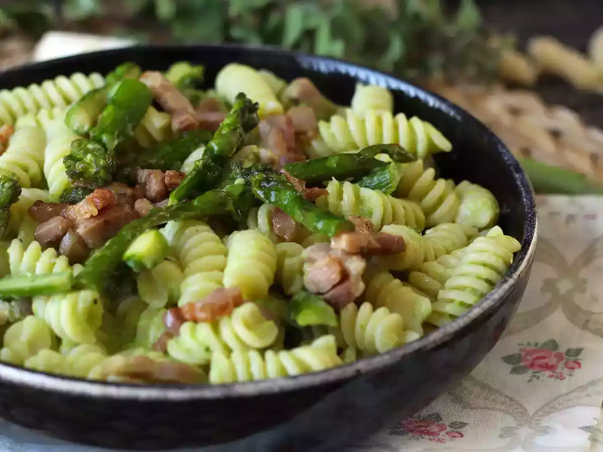 Creamy asparagus and bacon pasta: easy and tasty recipe - photo 2