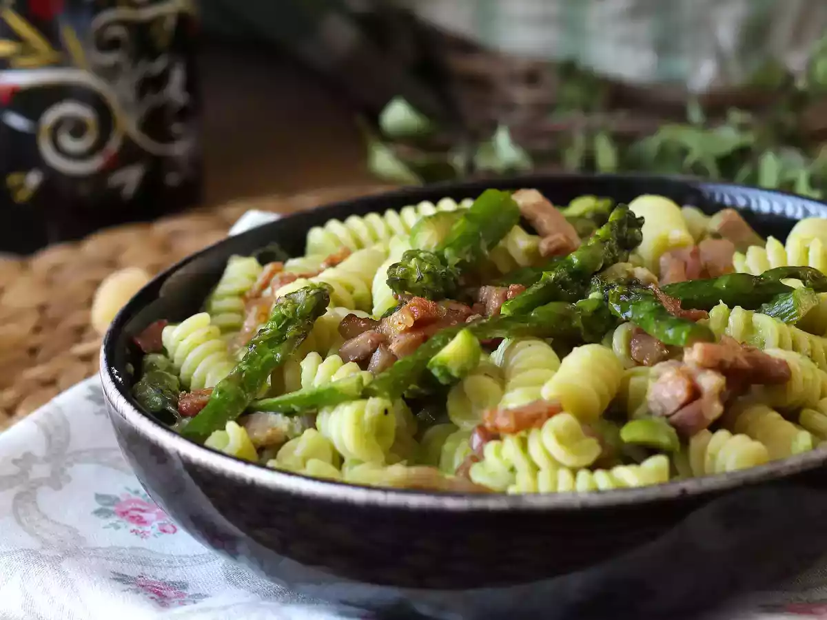 Creamy asparagus and bacon pasta: easy and tasty recipe - photo 3