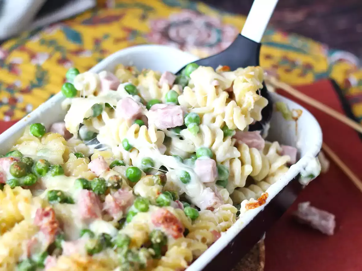 Creamy baked pasta with peas and ham au gratin - photo 2