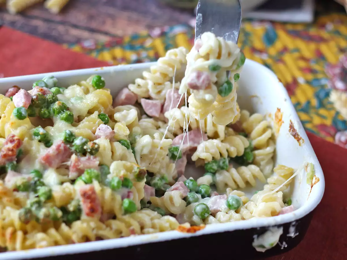 Creamy baked pasta with peas and ham au gratin - photo 4