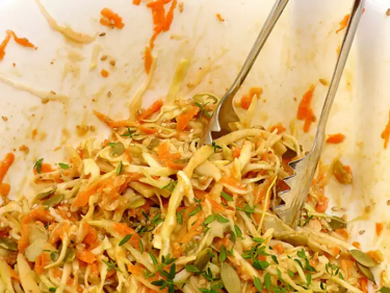 Creamy cabbage and carrot salad with pumpkin seeds, sesame and thyme, photo 1