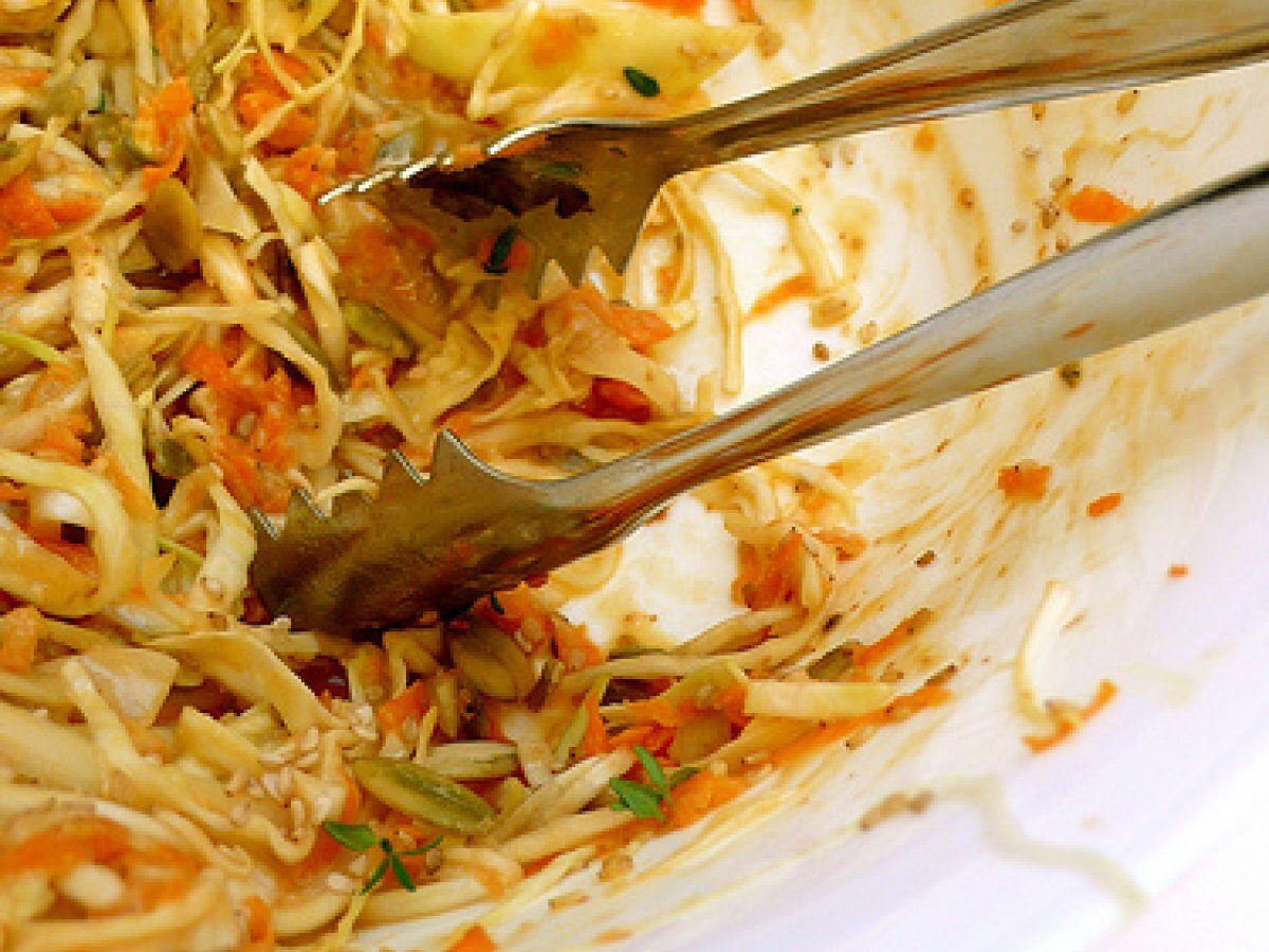 Creamy cabbage and carrot salad with pumpkin seeds, sesame and thyme - photo 2