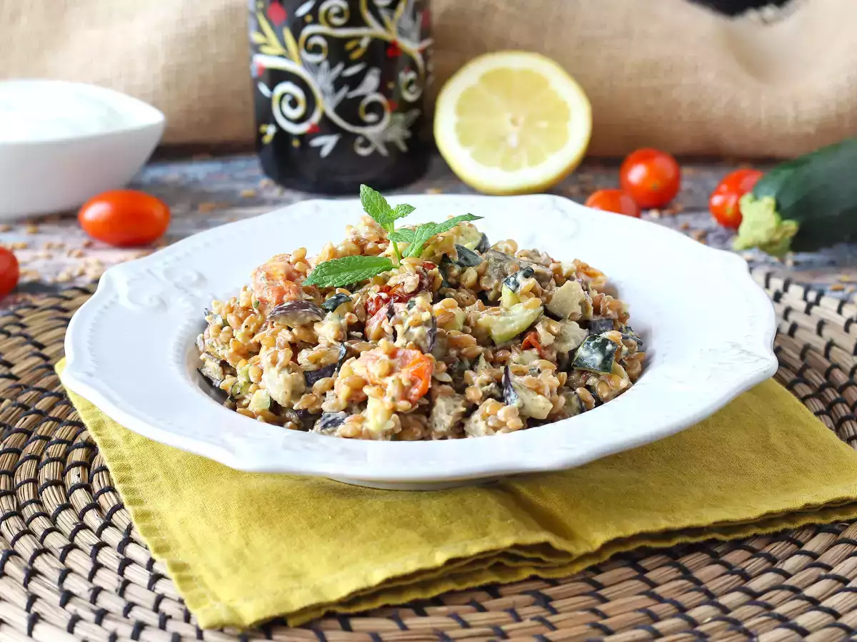 Creamy farro salad with zucchini, eggplant and cherry tomatoes - photo 3