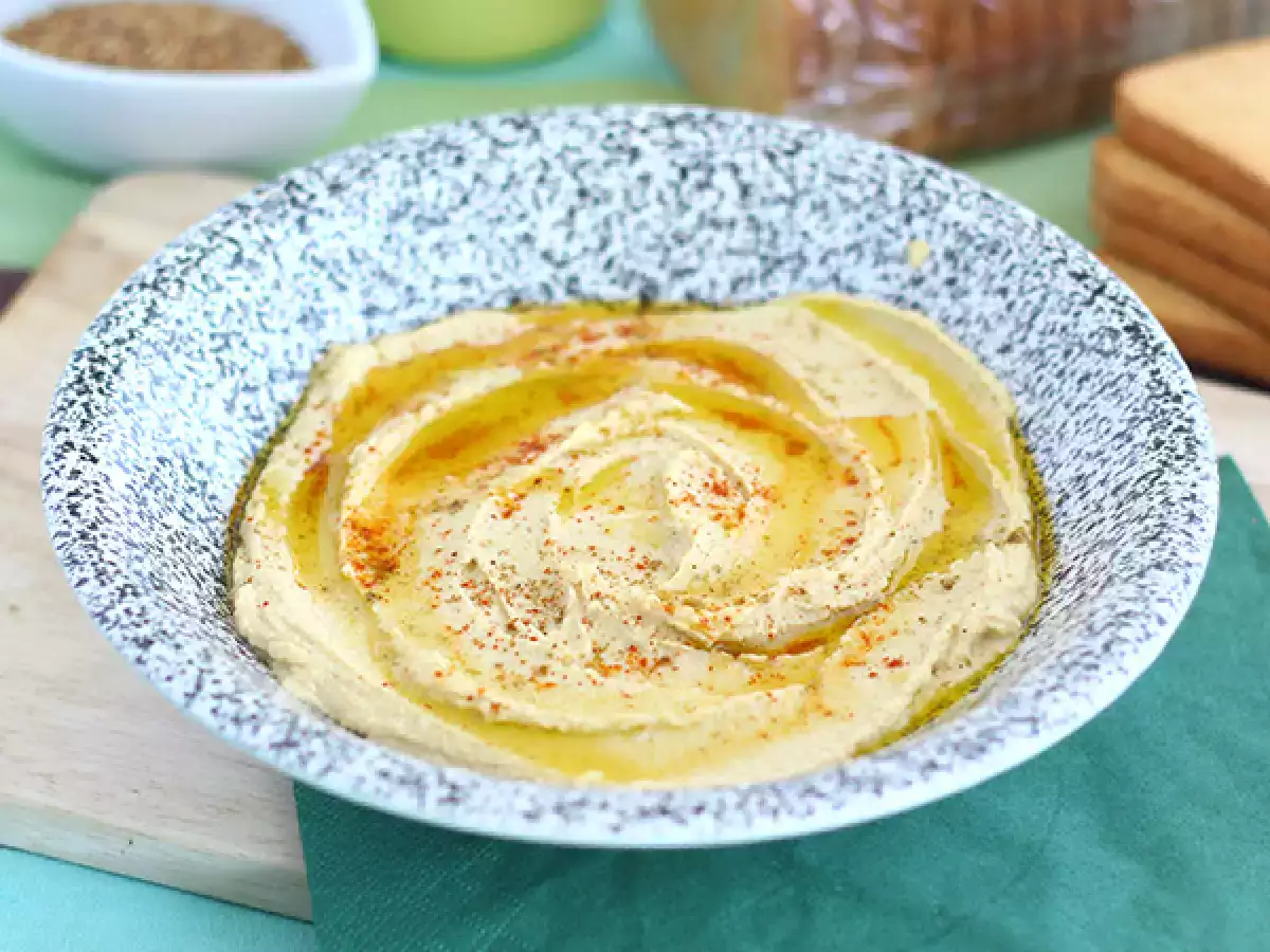 Creamy Lebanese Hummus