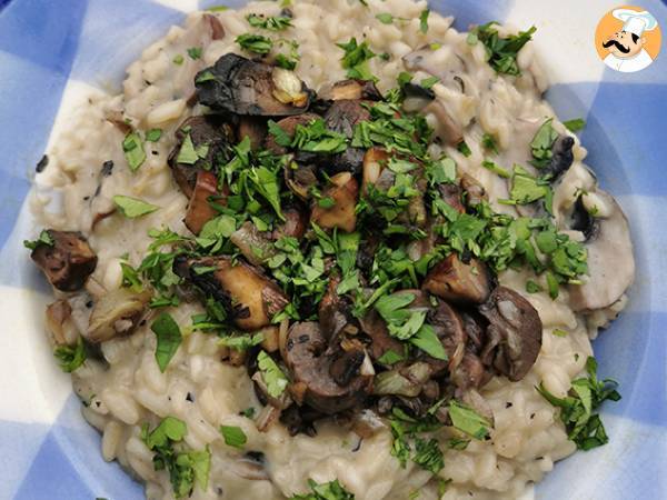 Creamy mushroom risotto - vegan recipe