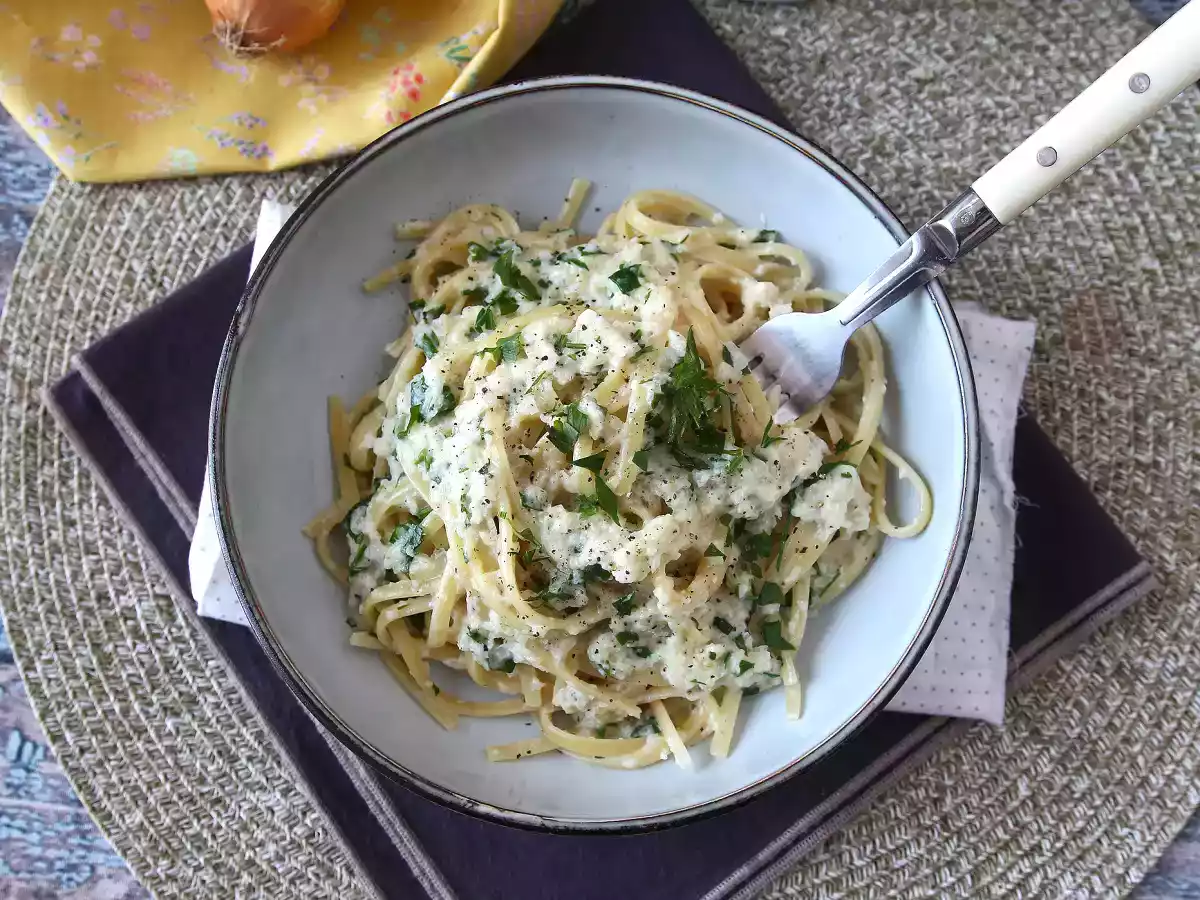 Creamy onion pasta: a tasty and super cheap pasta dish! - photo 2