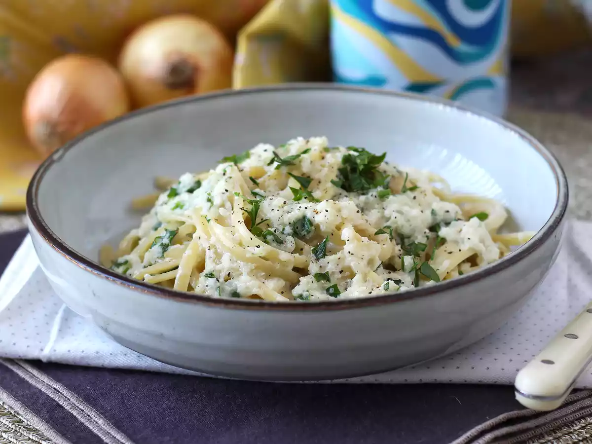 Creamy onion pasta: a tasty and super cheap pasta dish! - photo 3