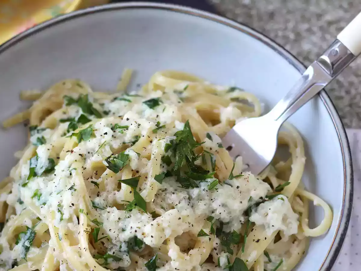 Creamy onion pasta: a tasty and super cheap pasta dish! - photo 4