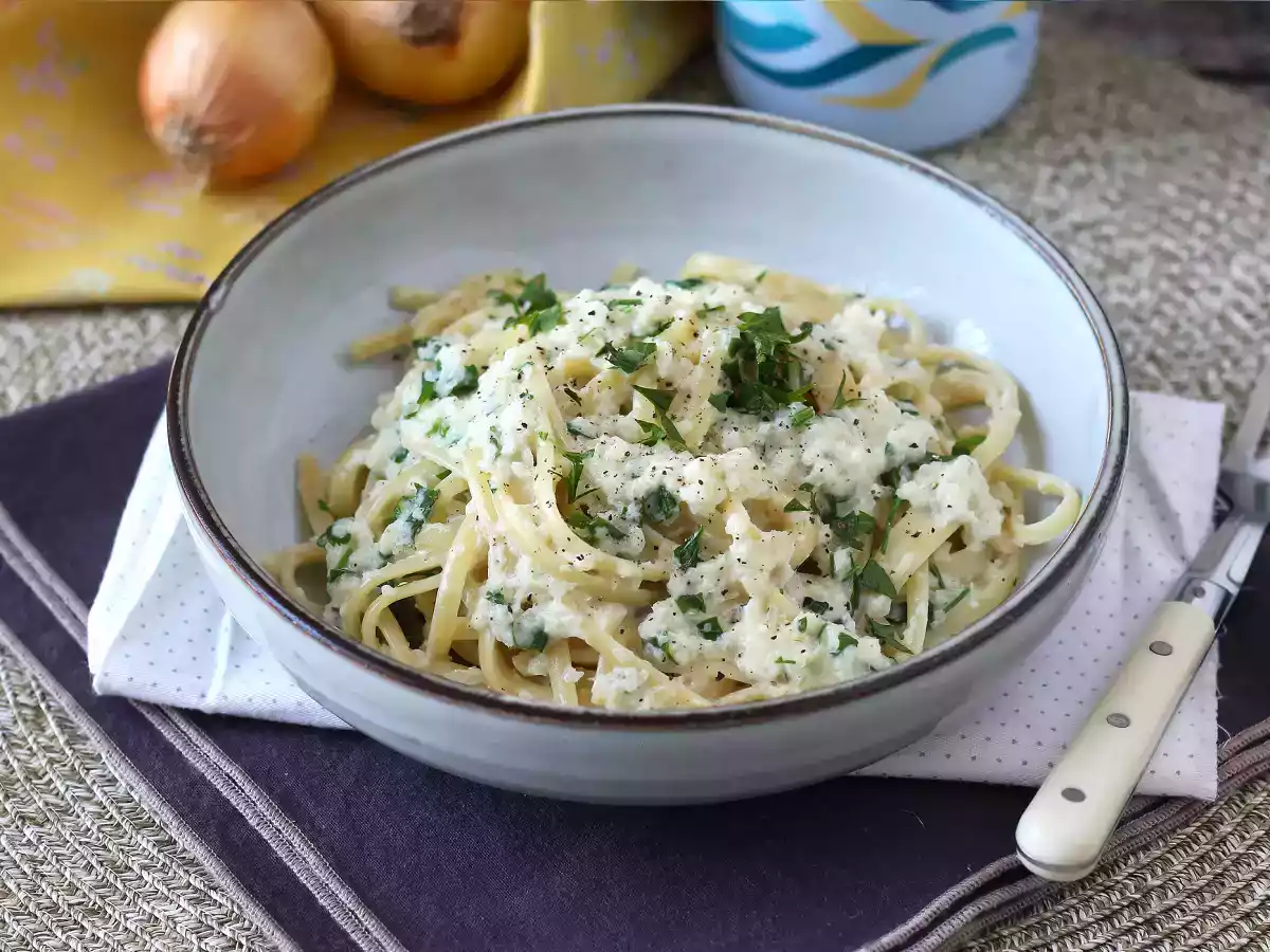 Creamy onion pasta: a tasty and super cheap pasta dish! - photo 5