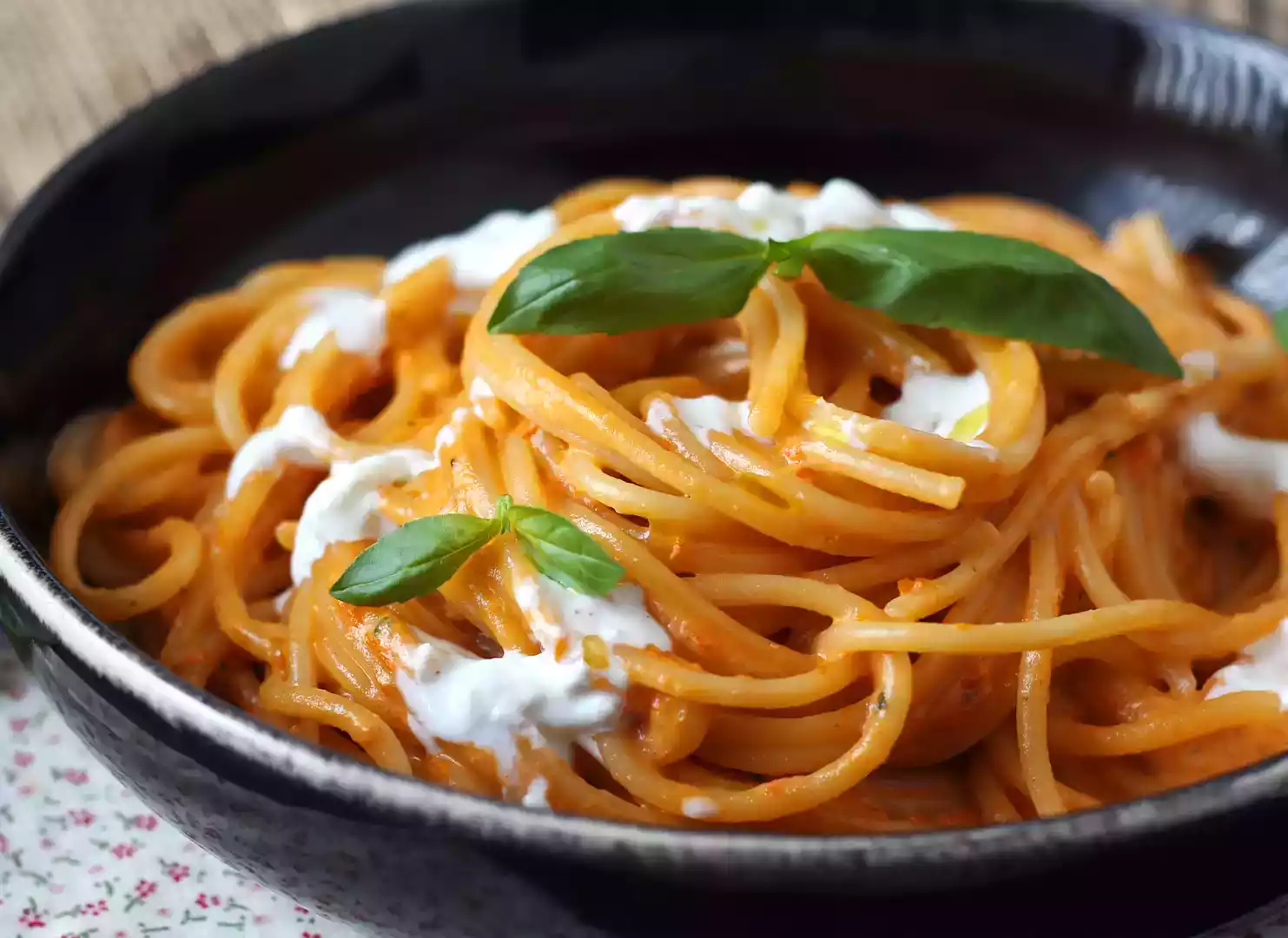 Creamy pasta recipe with burrata and cherry tomatoes