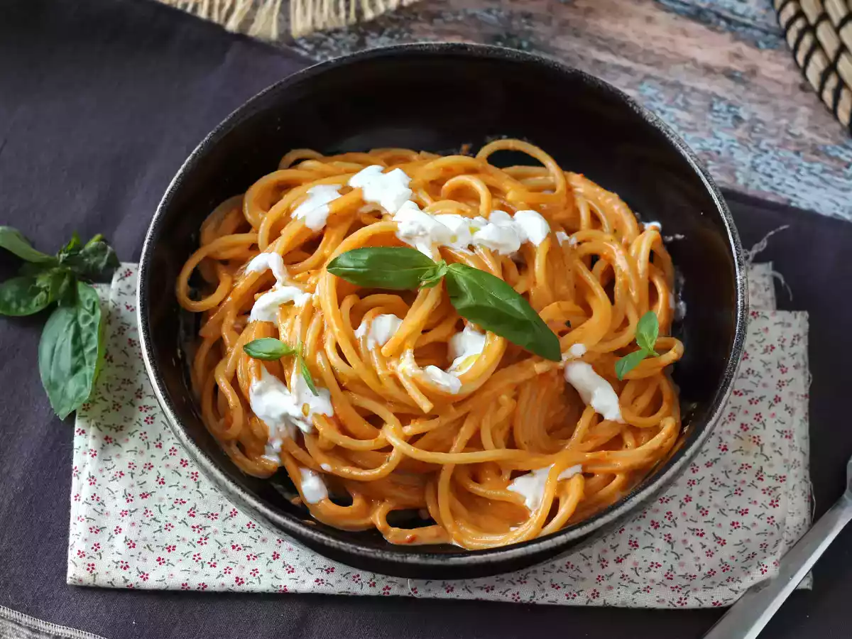 Creamy pasta with burrata cheese and cherry tomatoes - photo 4