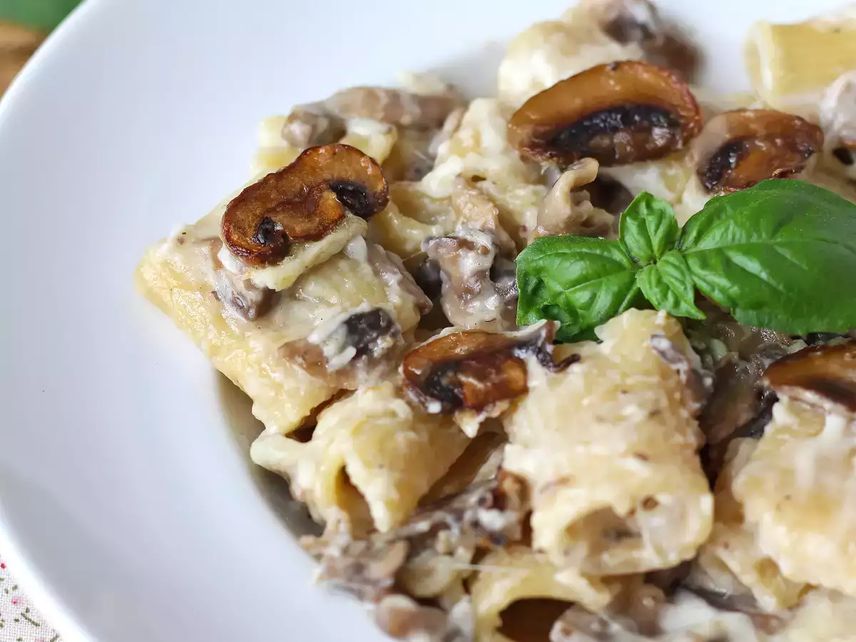 Creamy pasta with mushrooms and cream: a simple first course with authentic flavor - photo 2