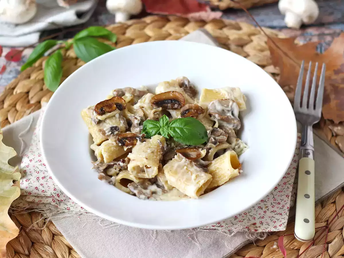 Creamy pasta with mushrooms and cream: a simple first course with authentic flavor - photo 4