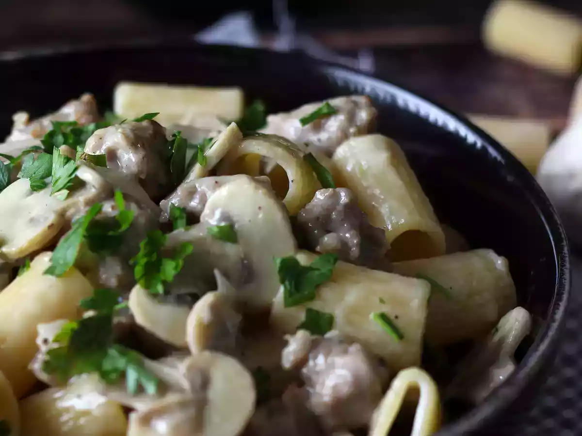 Creamy pasta with mushrooms and sausage - photo 5