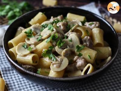 Creamy pasta with mushrooms and sausage - photo 3