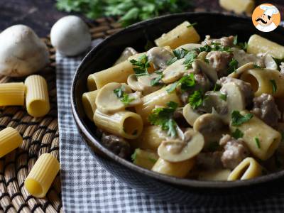 Creamy pasta with mushrooms and sausage - photo 4