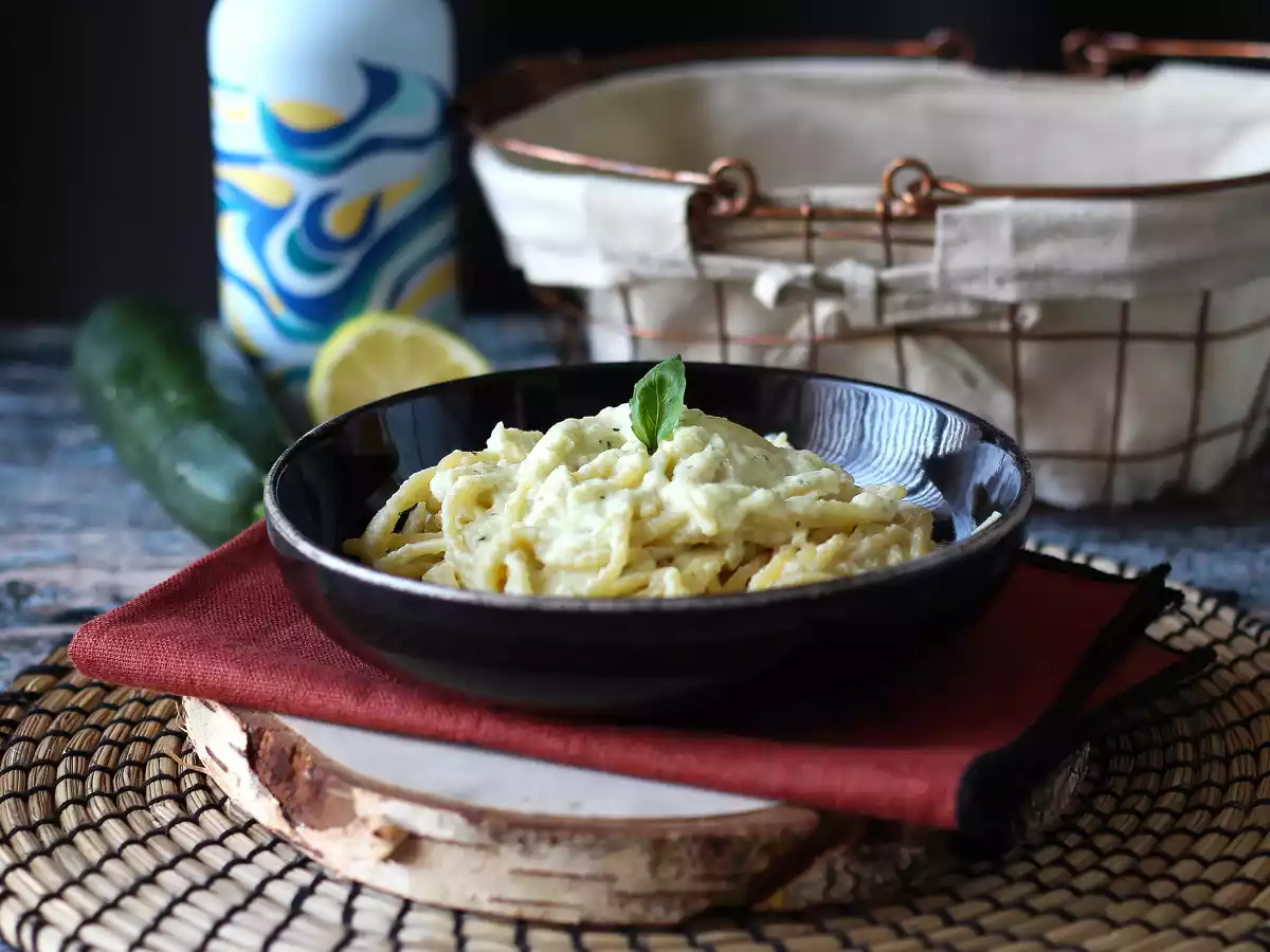Creamy pasta with zucchini and greek yogurt - photo 2
