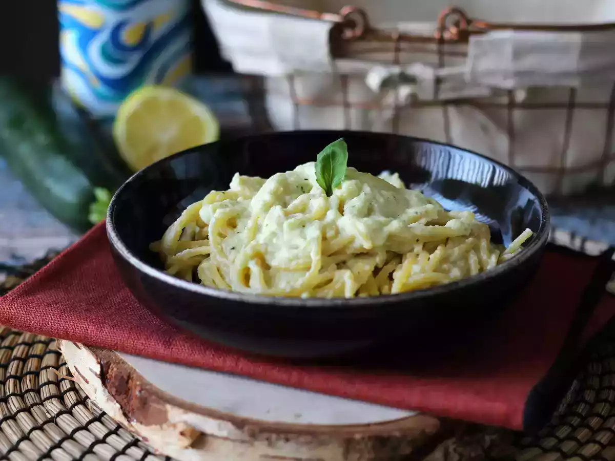 Creamy pasta with zucchini and greek yogurt - photo 4
