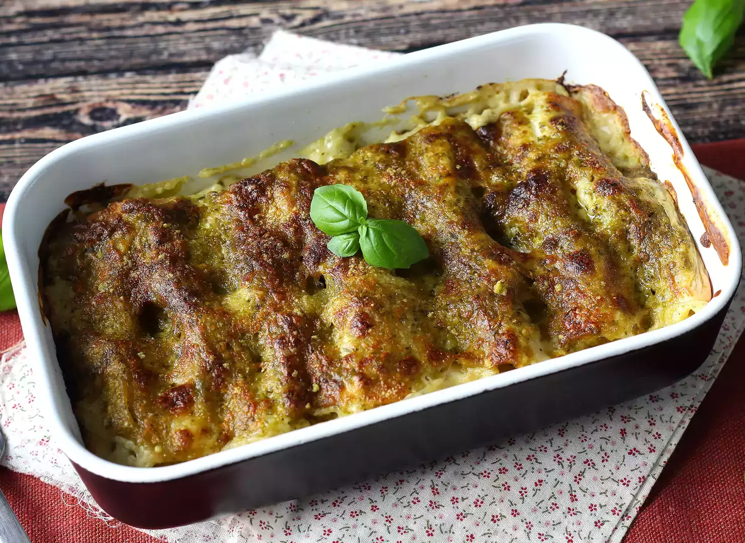 Creamy pesto cannelloni au gratin: the easy and tasty recipe
