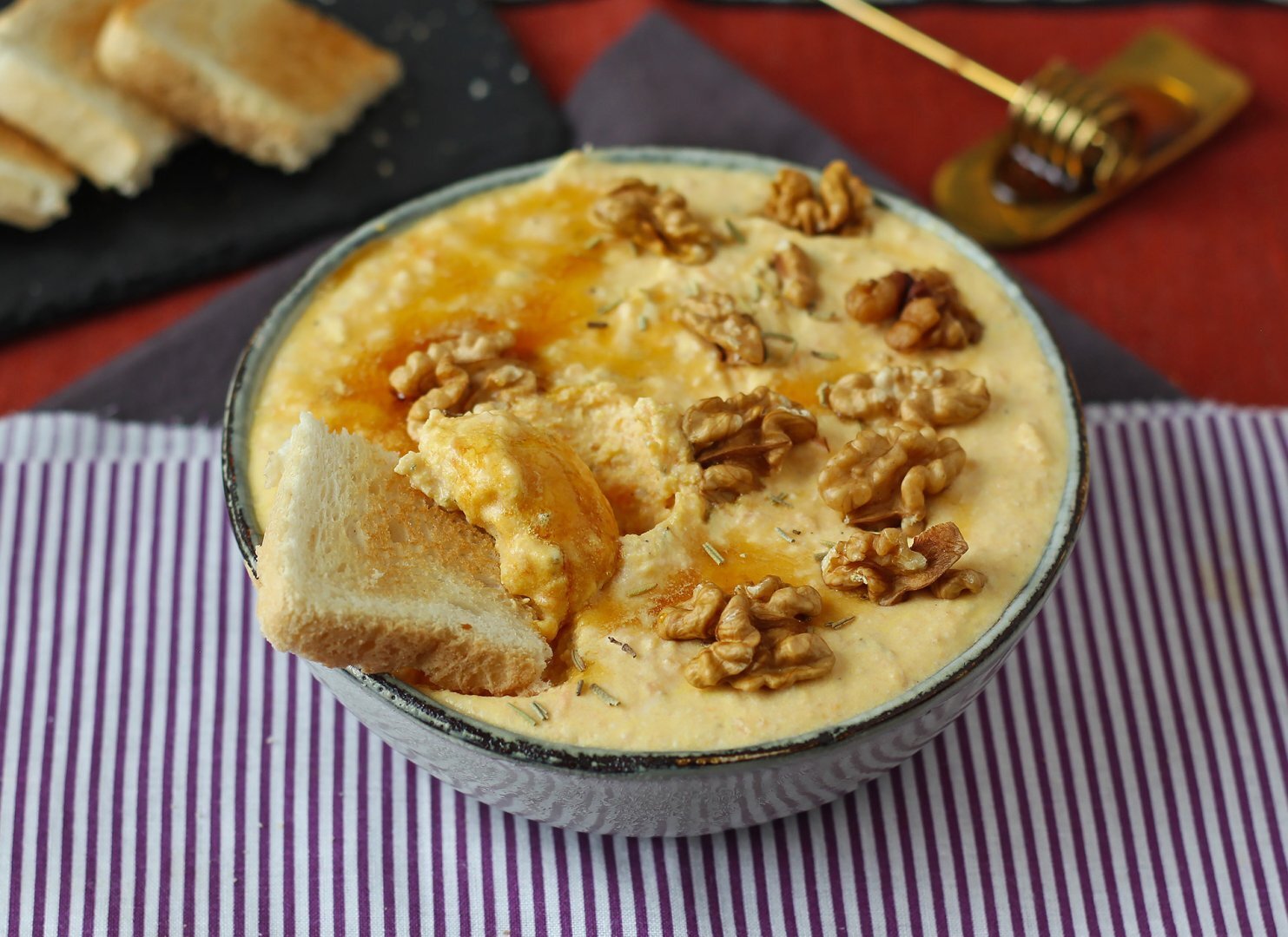 Creamy pumpkin and feta dip with a touch of honey Recipe Petitchef