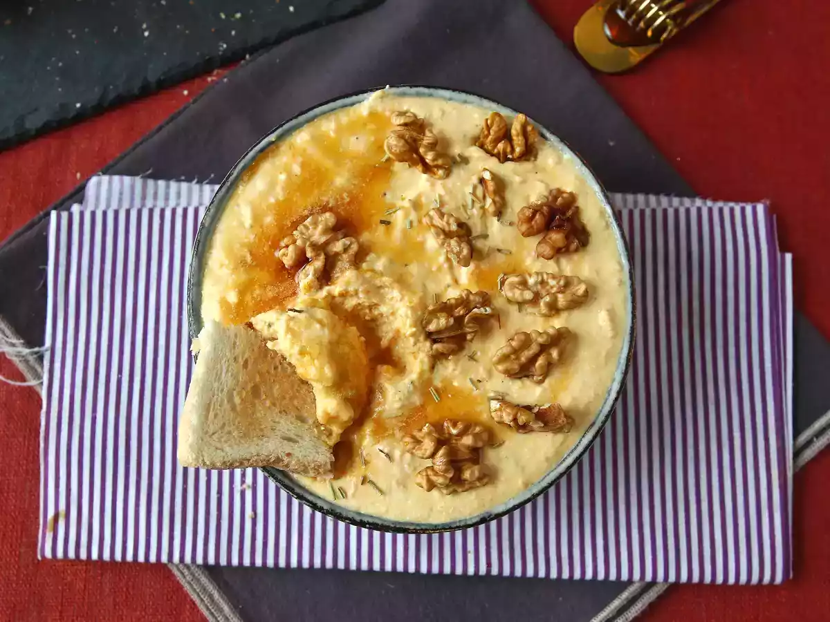 Creamy pumpkin and feta dip with a touch of honey - photo 4