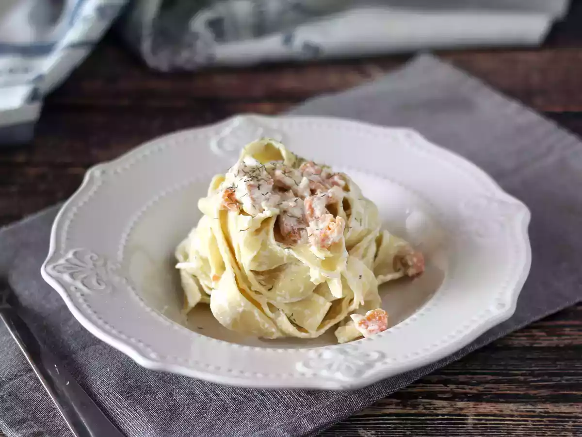 Creamy smoked salmon ricotta pasta