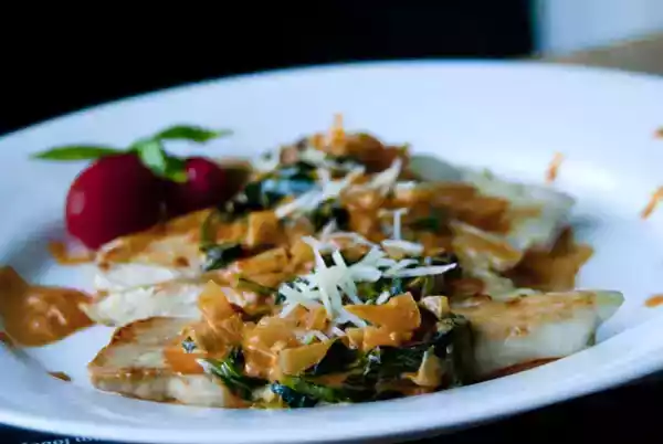 Creamy spinach vodka sauce recipe with sautéed chicken