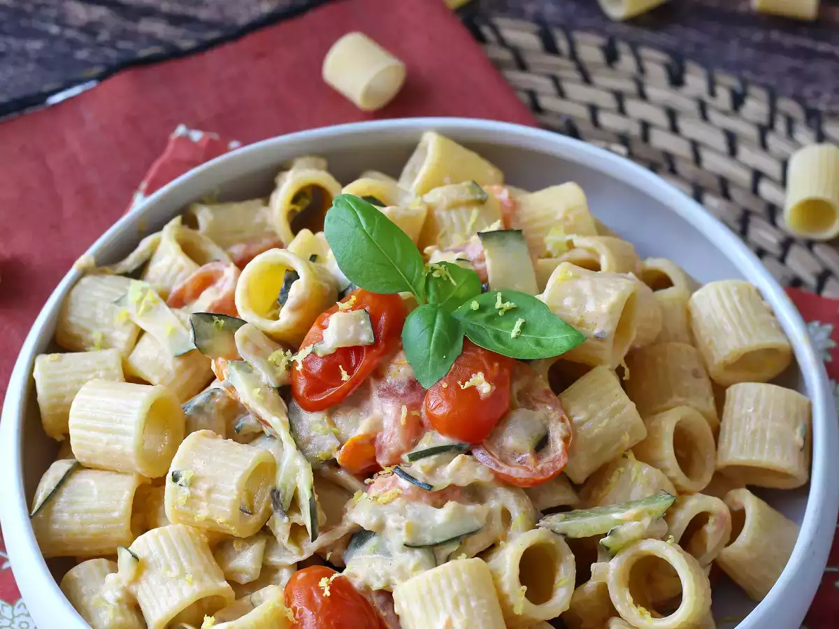 Creamy zucchini and cherry tomato pasta with lemon - photo 7
