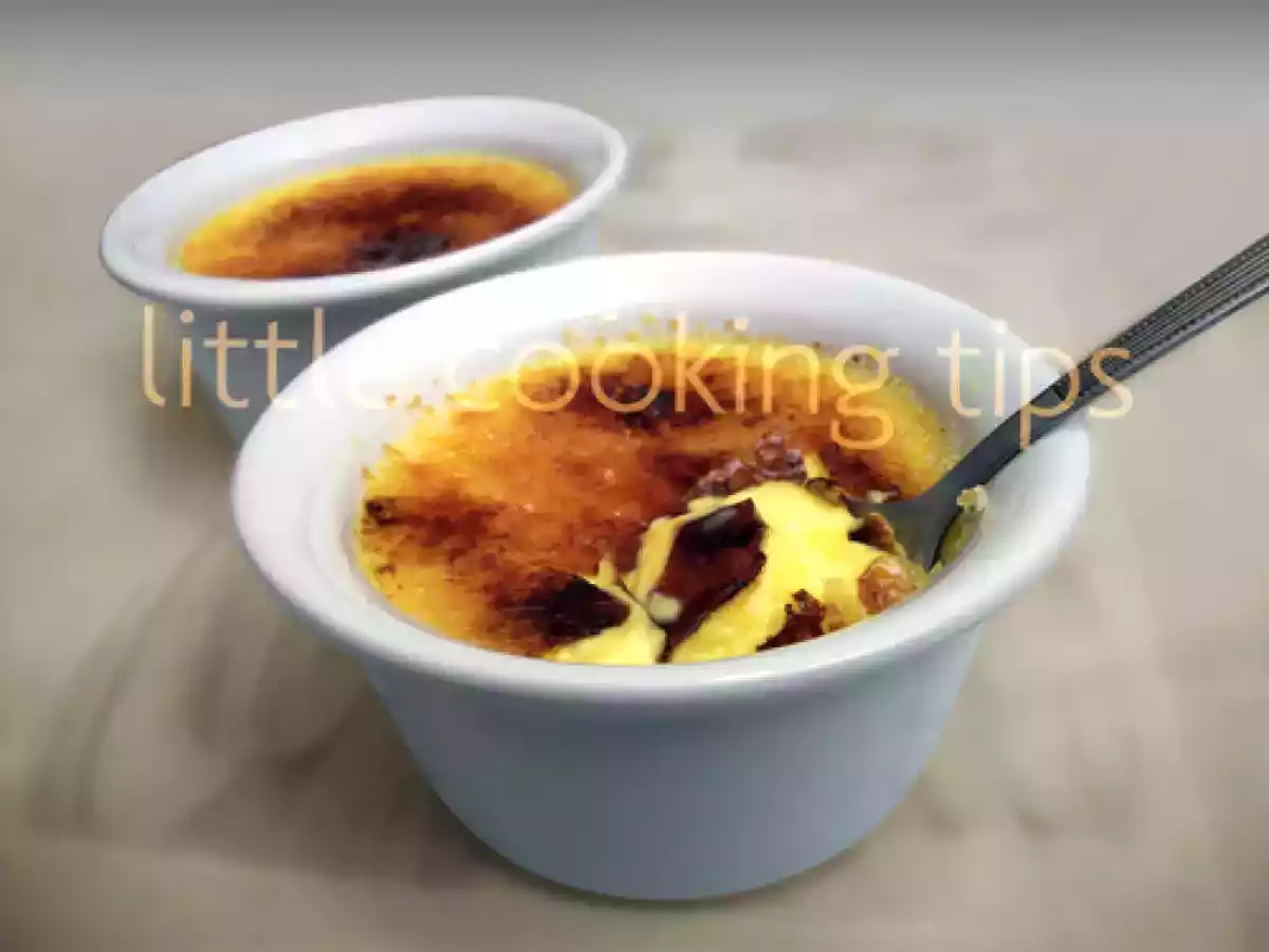 Creme Brulee (Crème Brûlée) with a beautiful Mastic flavour