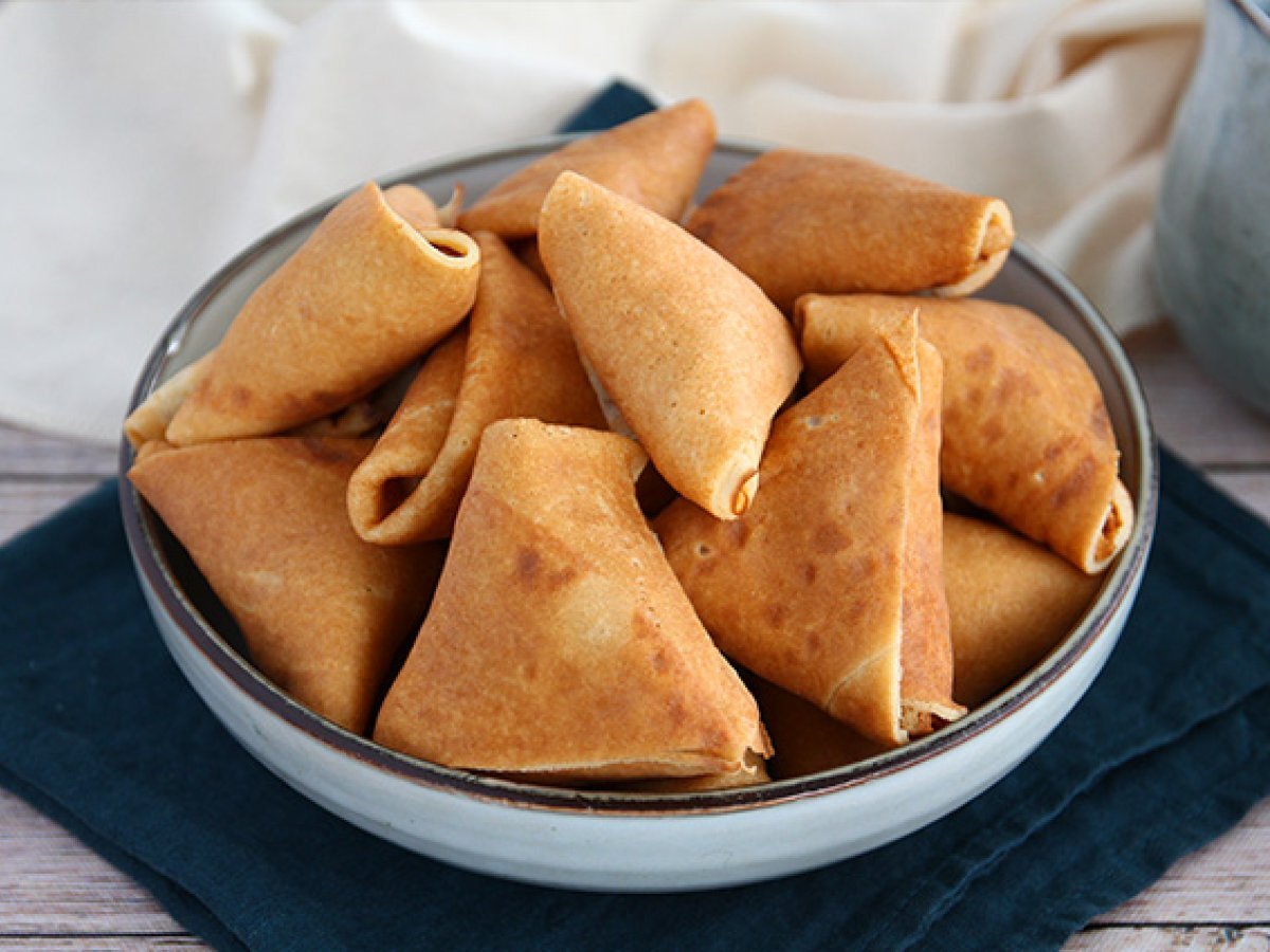 Crepes samosas stuffed with caramelized apples - photo 2