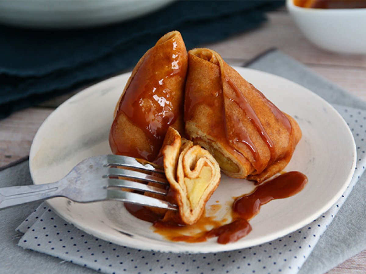 Crepes samosas stuffed with caramelized apples - photo 3