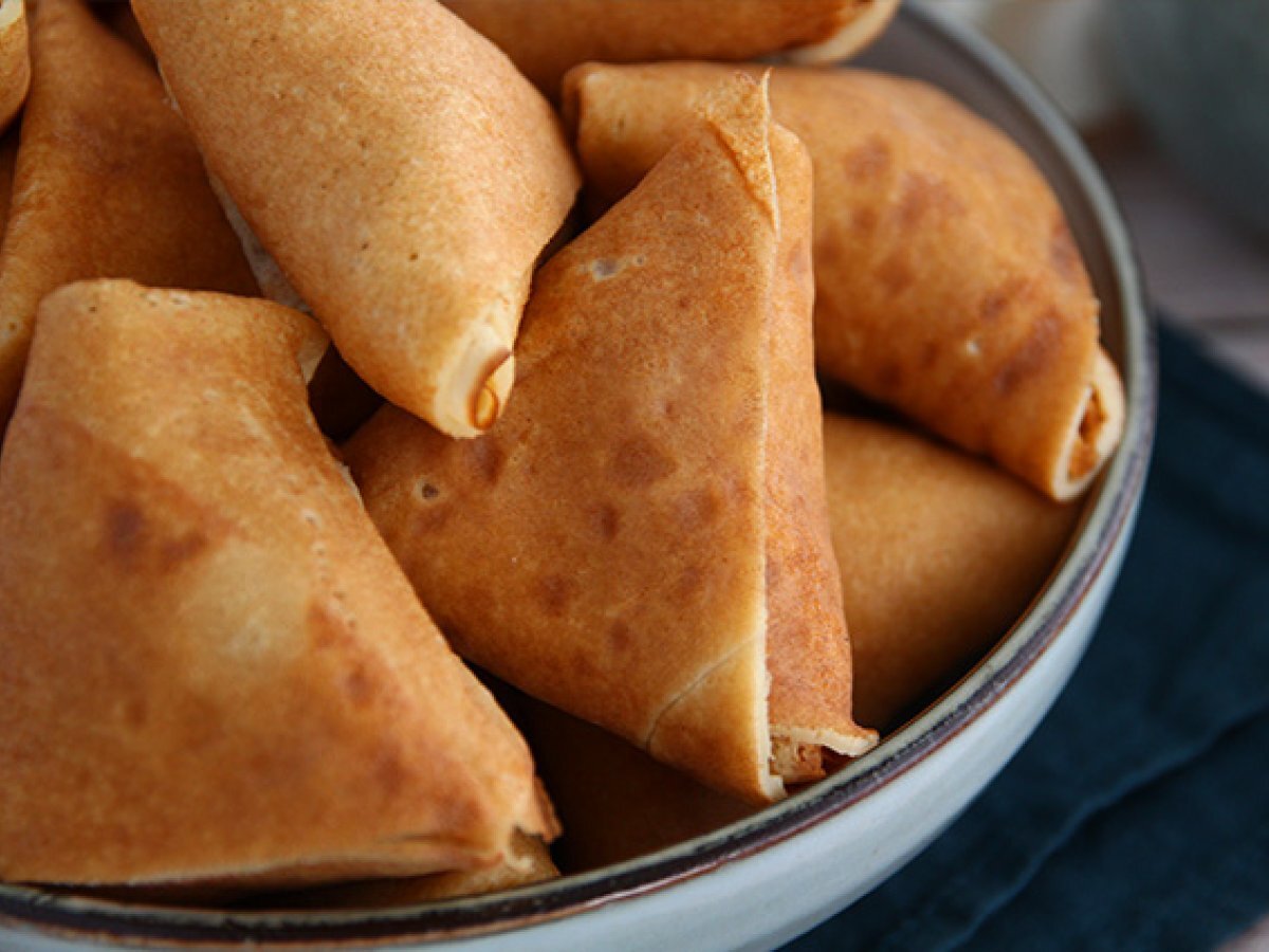 Crepes samosas stuffed with caramelized apples - photo 4