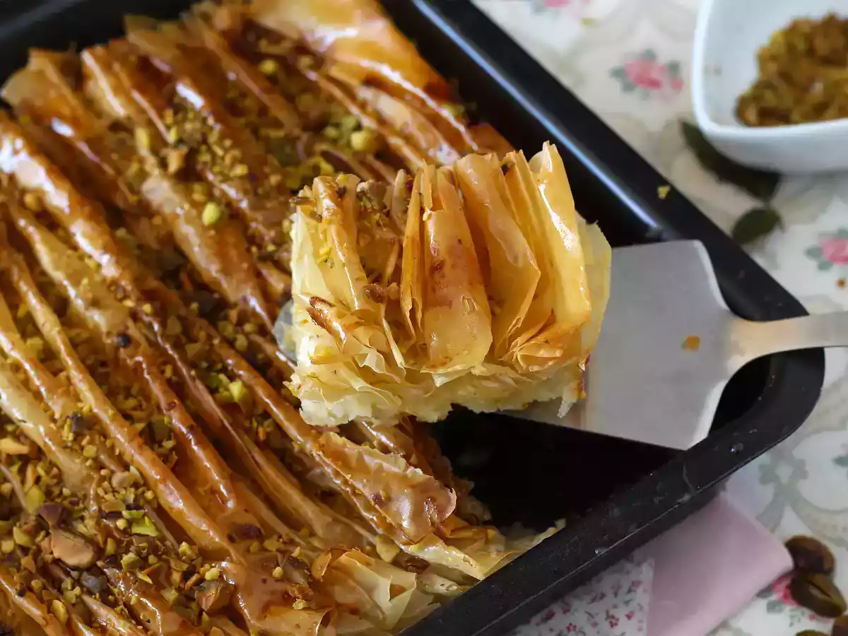 Crinkle cake, the super crispy and easy to make cake - easy turkish laz borek - photo 4