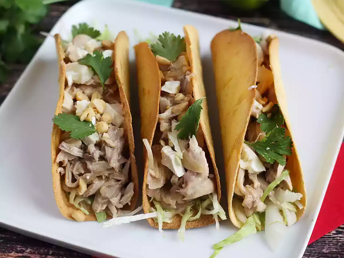 Crispy chicken tacos and satay sauce - photo 3