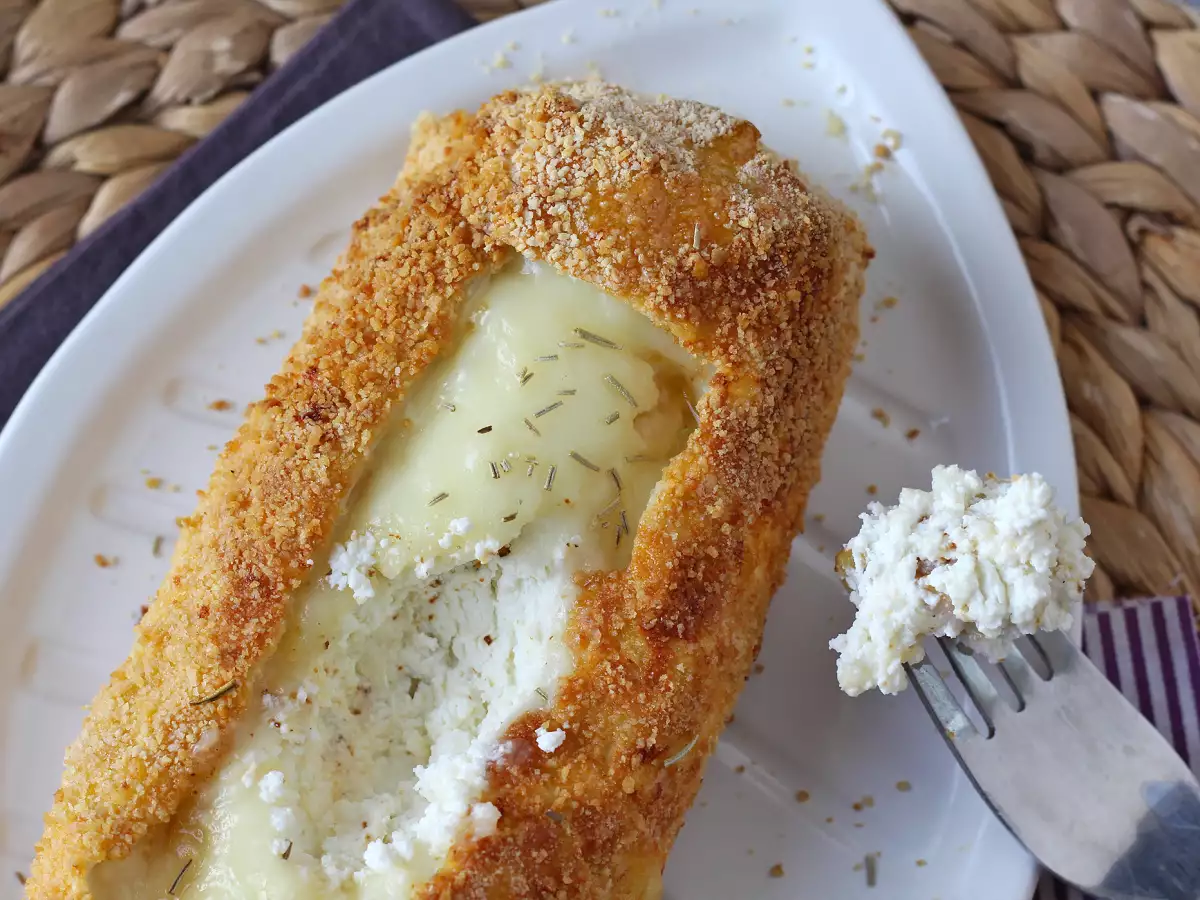Crispy, gooey breaded goat cheese log in the air fryer: the ultimate comfort food!