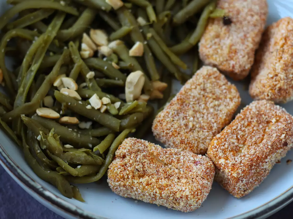 Crispy tofu nuggets and Thai-style green beans made in an Air Fryer - photo 4