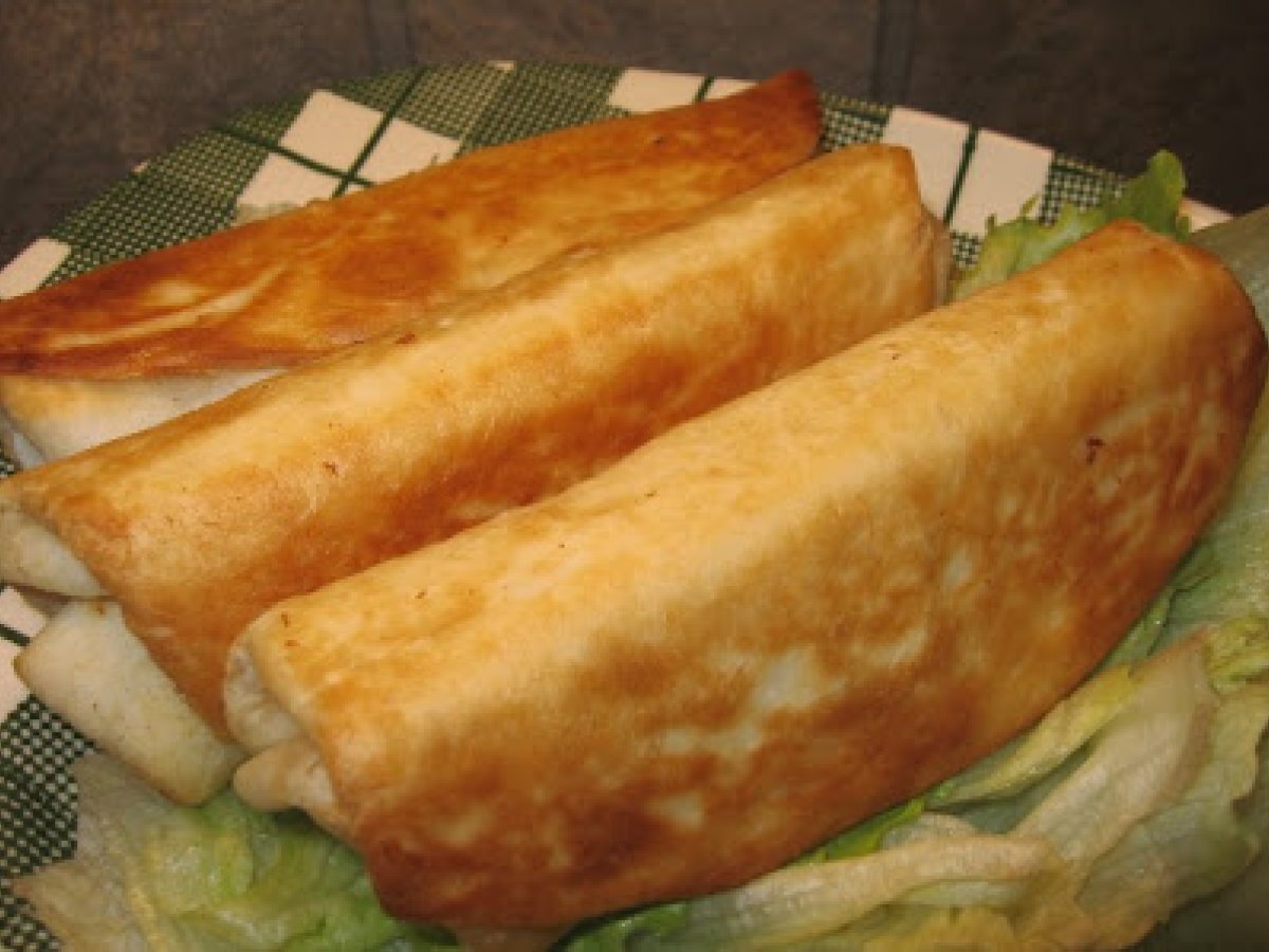 CROCKPOT PORK & GREEN CHILI BURRITO with REFRIED BEANS