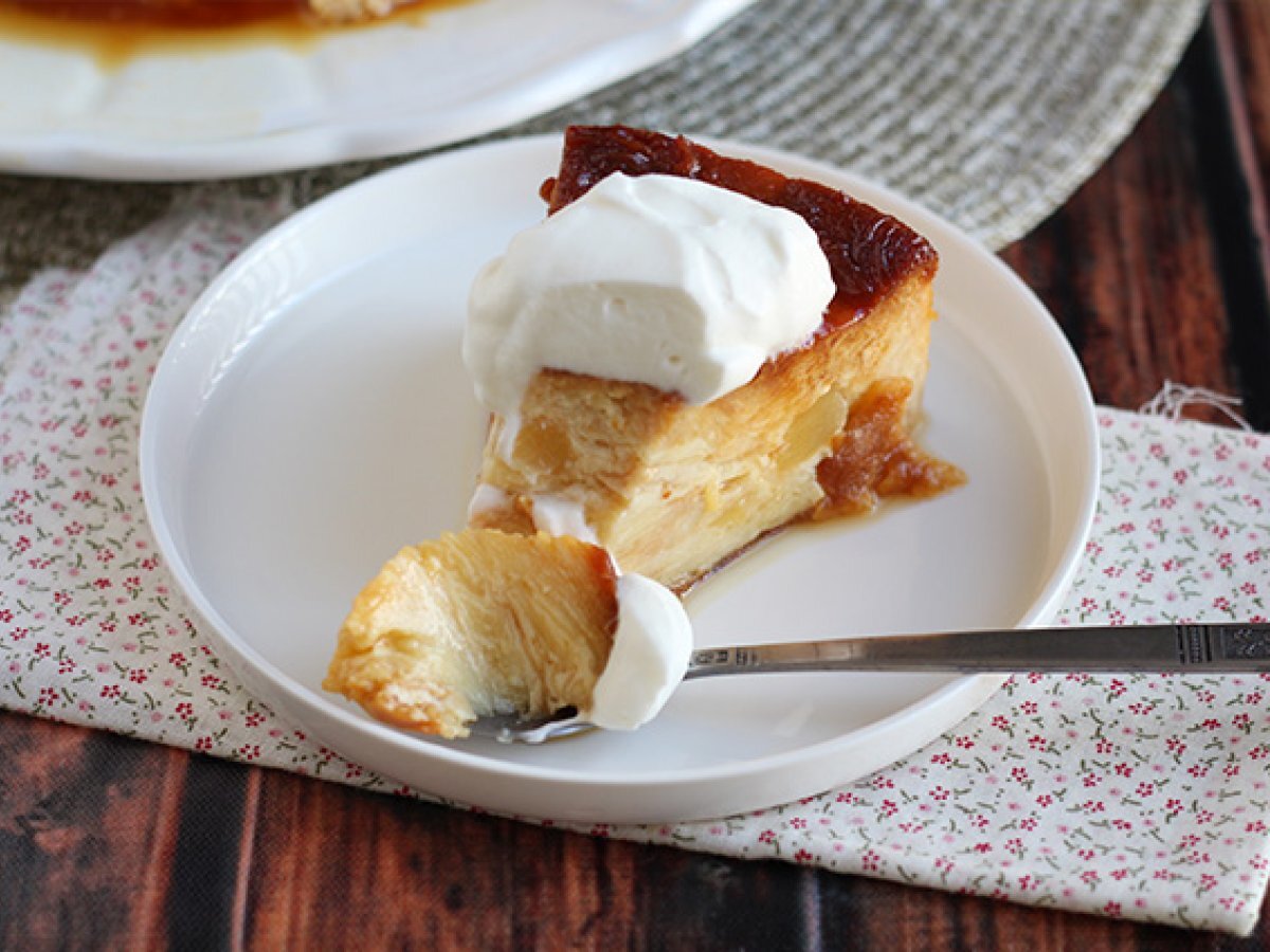 Croissant pudding with apple and caramel - photo 3