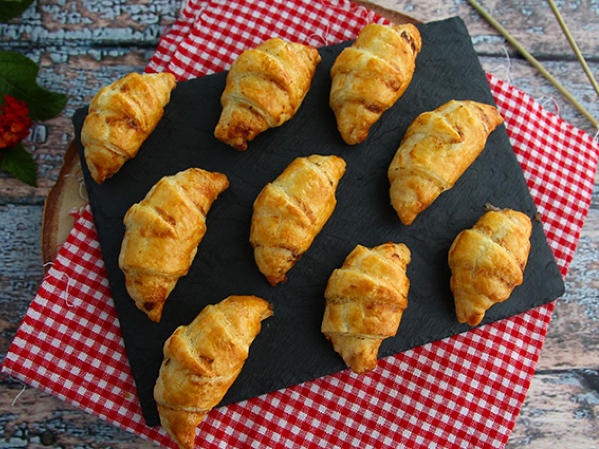 Croissants with ham and cheese