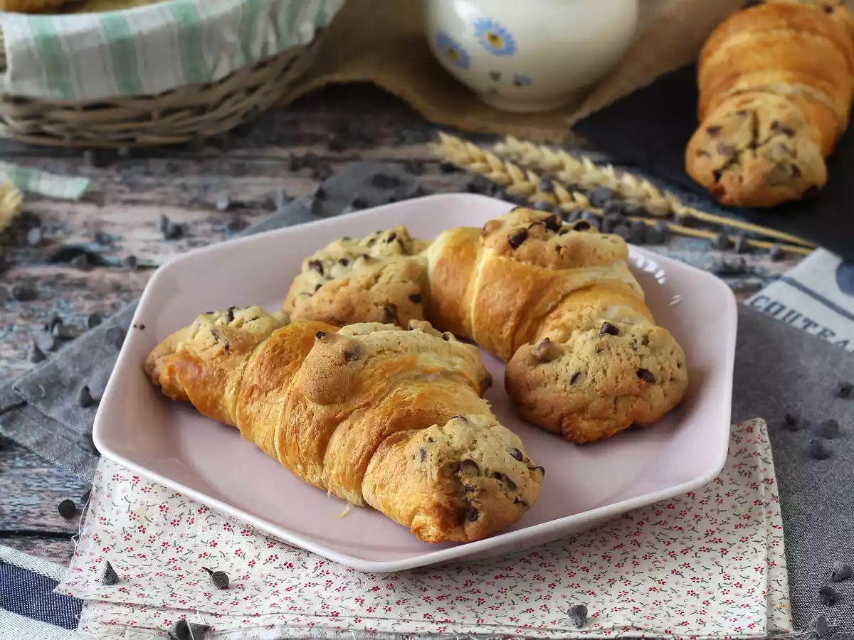 Crookies, super easy to make! perfect combo of cookies and croissant!