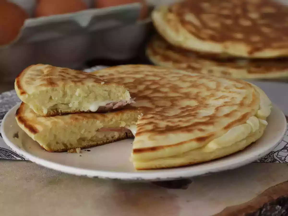 Croque pancakes with ham and cheese - video recipe!