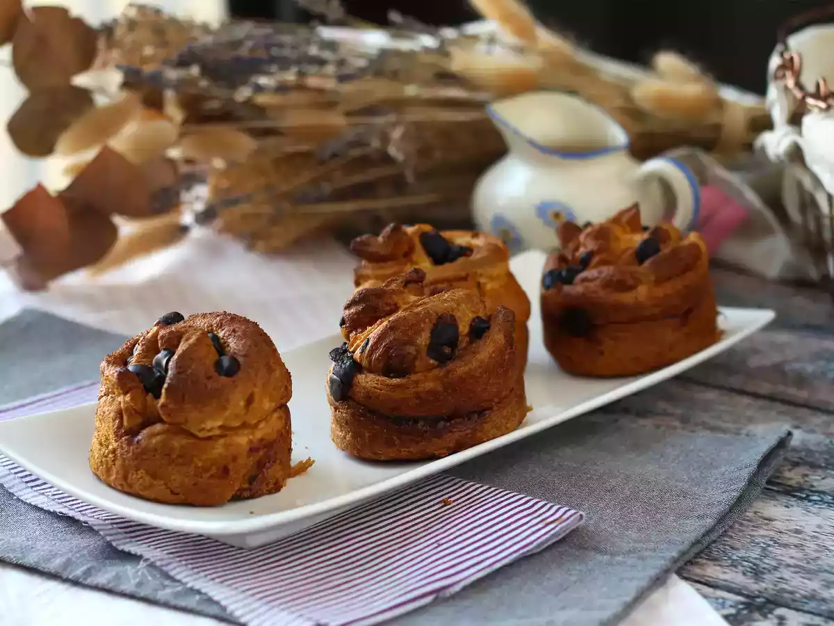 Cruffins, a combination of croissant and muffin, with custard and chocolate. - photo 3