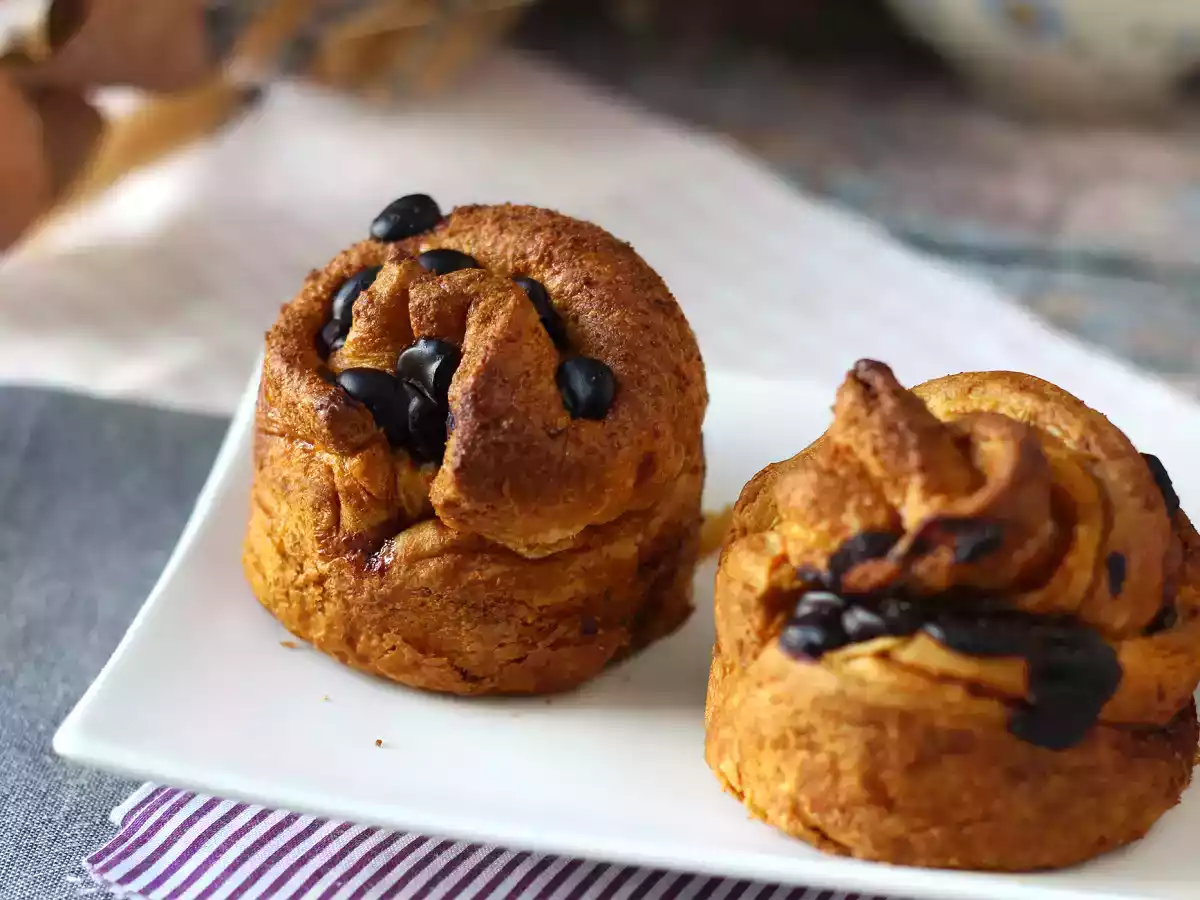 Cruffins, a combination of croissant and muffin, with custard and chocolate. - photo 4