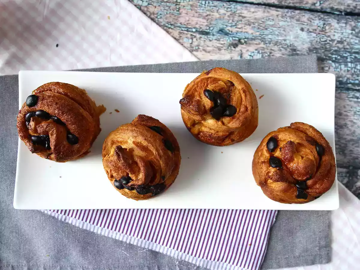 Cruffins, a combination of croissant and muffin, with custard and chocolate. - photo 5