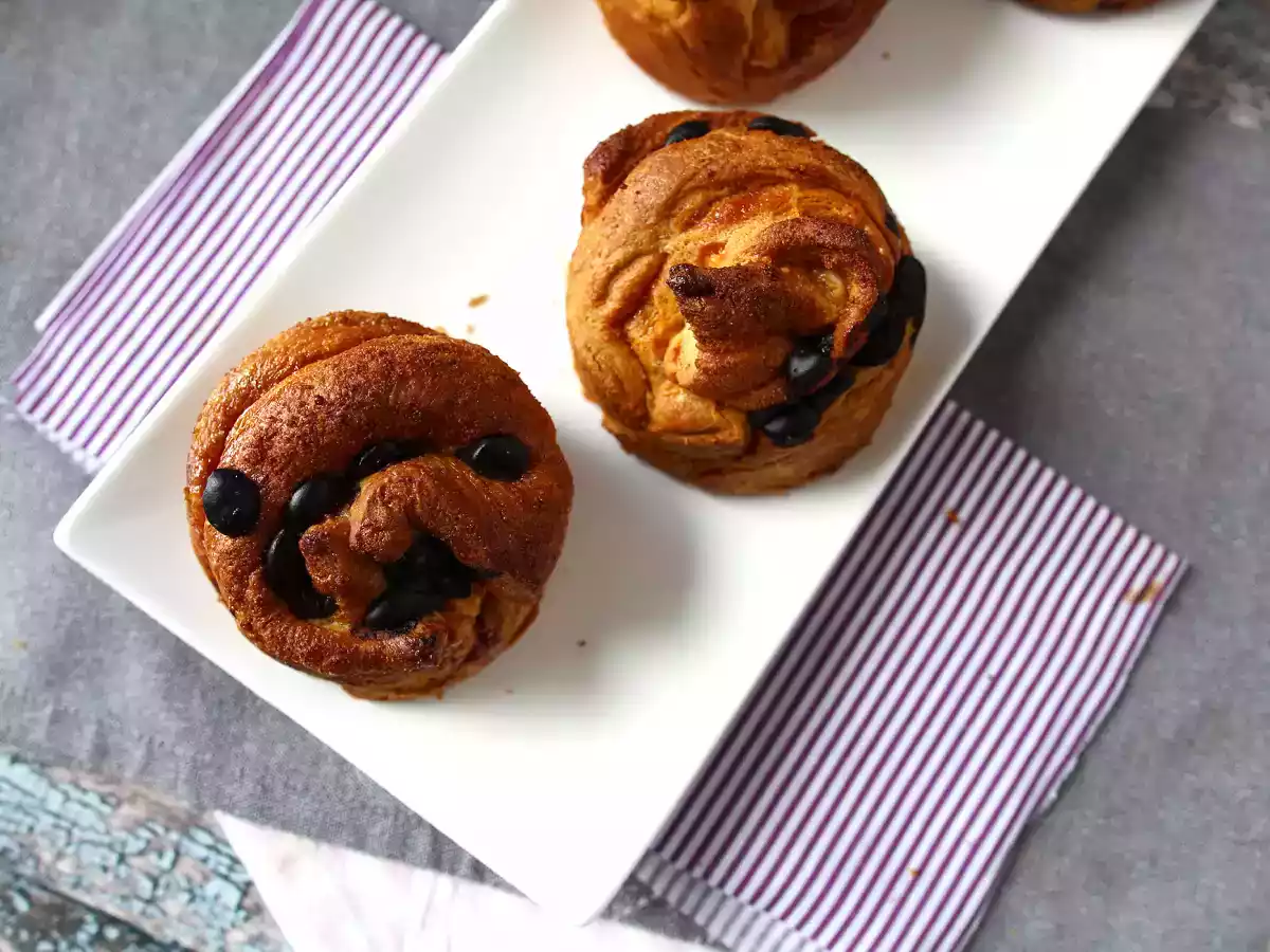Cruffins, a combination of croissant and muffin, with custard and chocolate. - photo 7