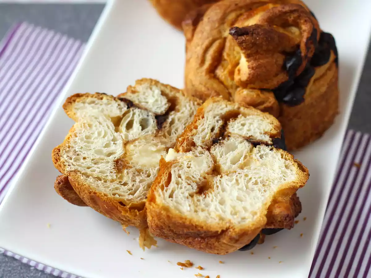 Cruffins, a combination of croissant and muffin, with custard and chocolate. - photo 8
