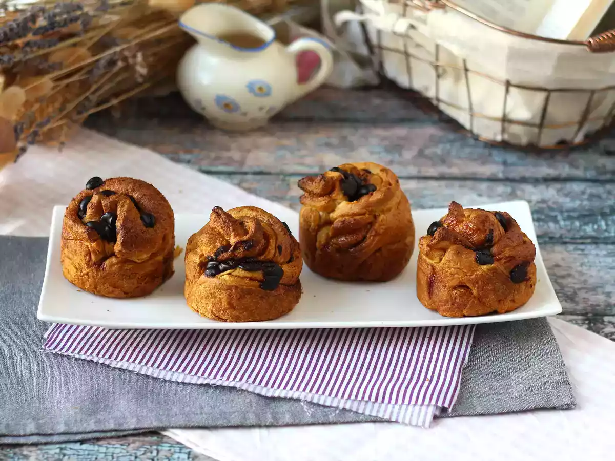 Cruffins, a combination of croissant and muffin, with custard and chocolate. - photo 9