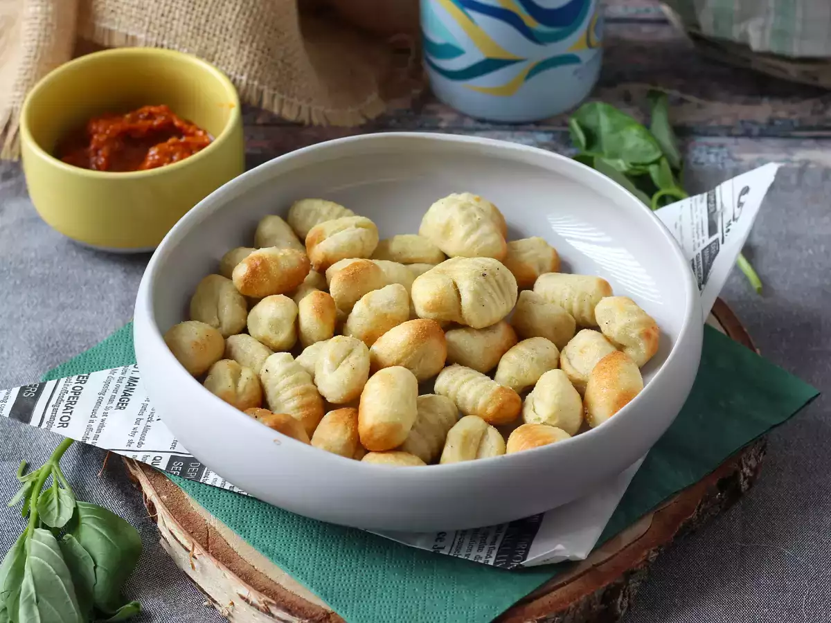 Crunchy and soft air fryer gnocchi ready in just 10 minutes!