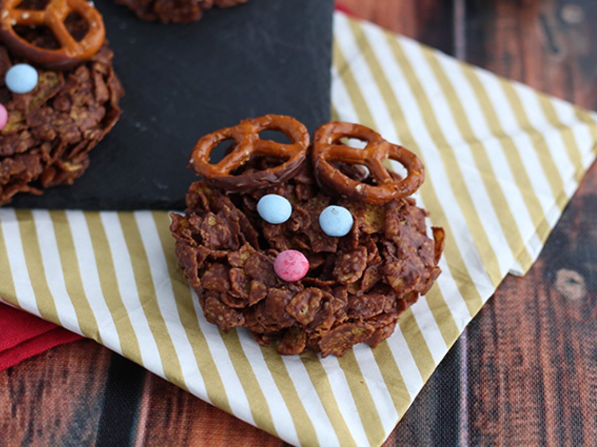 Crunchy chocolate and cereals reindeers - christmas snack - photo 3