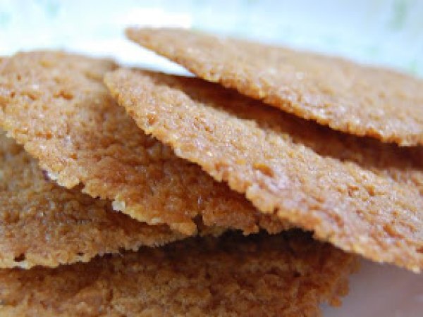 Crunchy Flat Horlicks Cookies (Eggless)